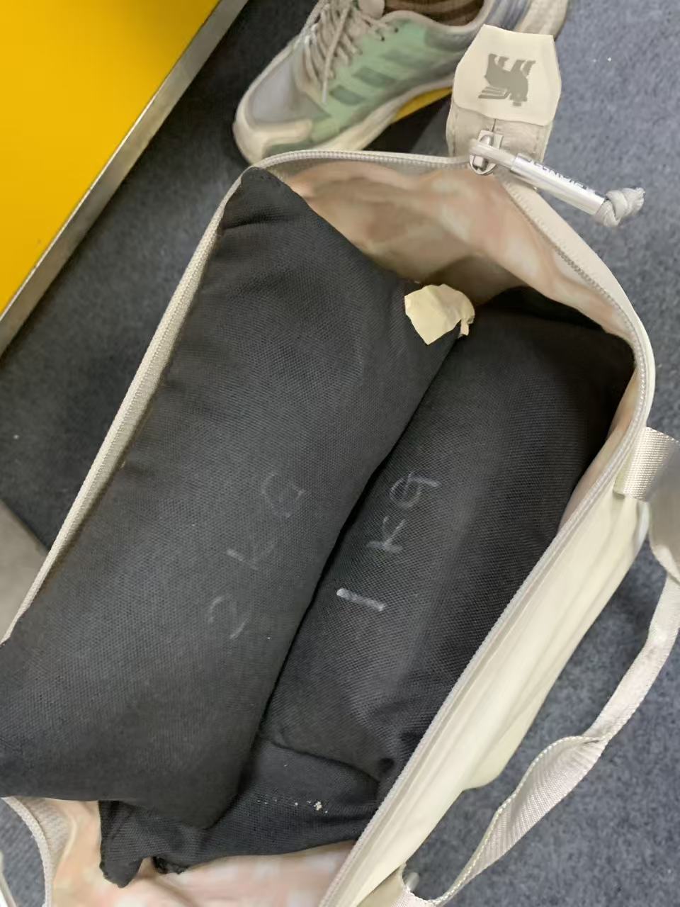 Stuff heavy loads into the bags Stuff heavy loads into the bags